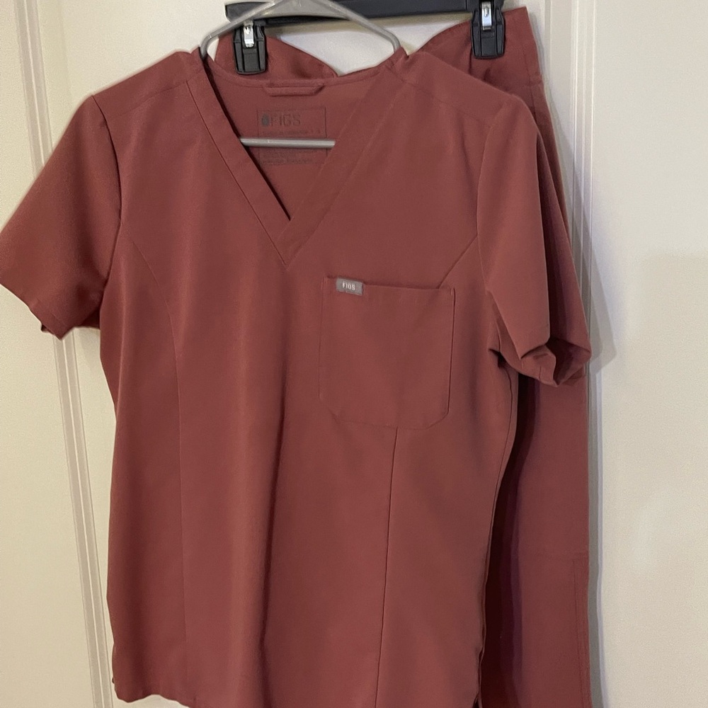 Figs 2 piece scrubs top and pants-size small tall and small